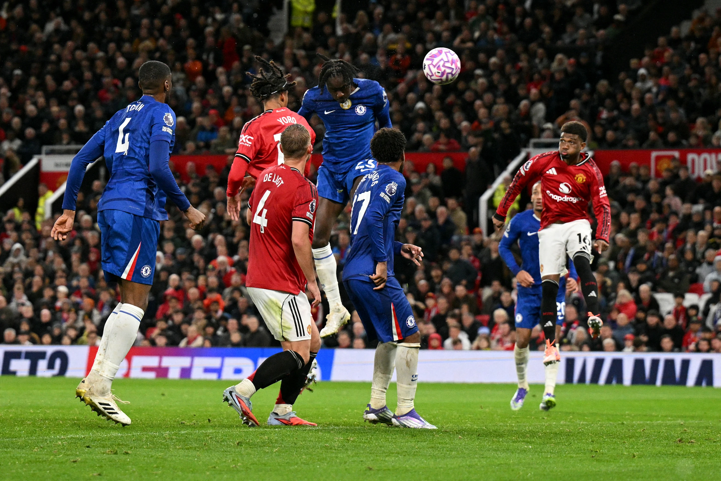 Dua Tim Kecewa Berebut Satu Tempat: Chelsea vs United di Stamford Bridge